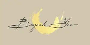 Unternehmenslogo von Beyond You aud hellbraunem Hintergrund